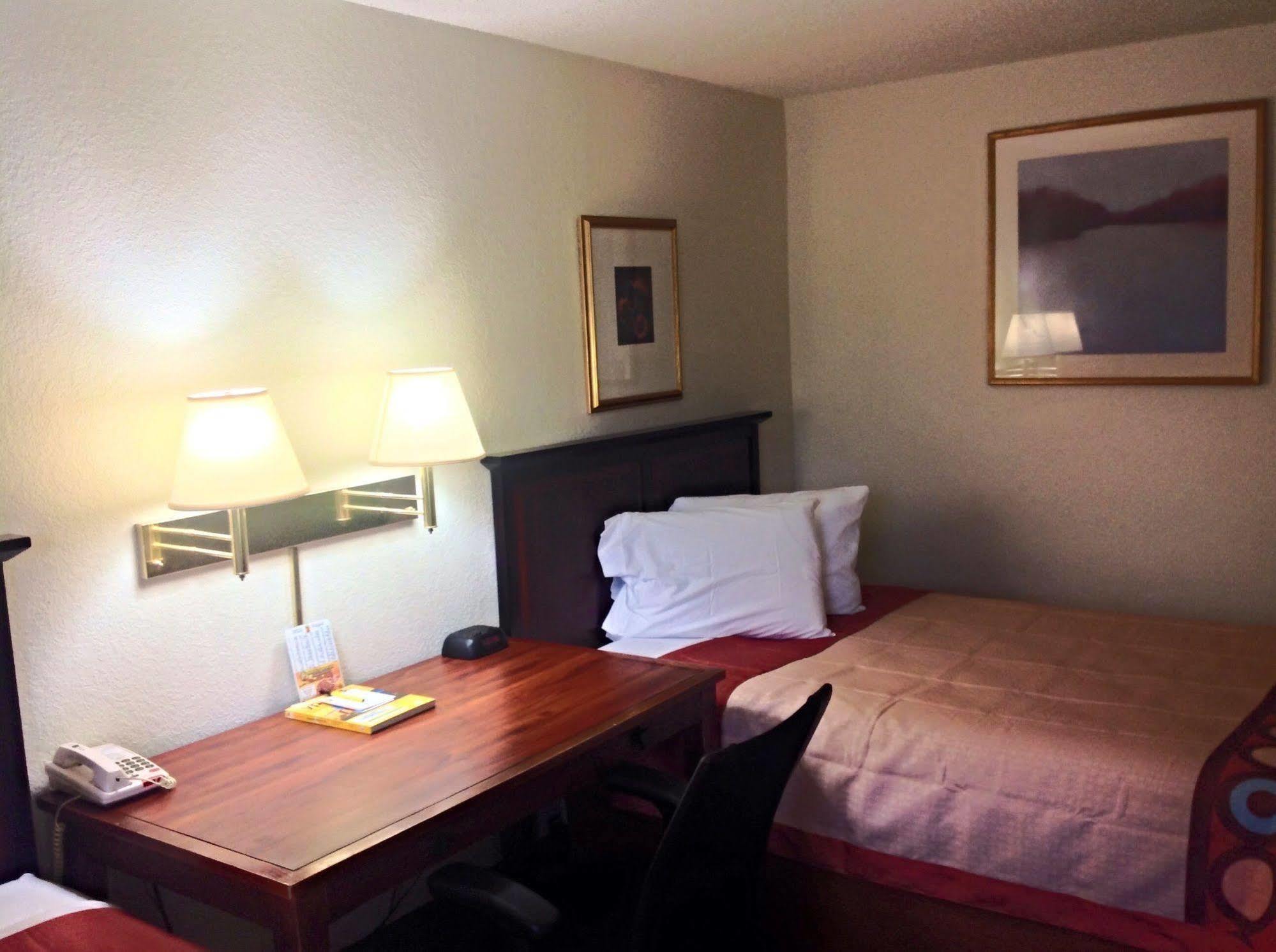 Super 8 By Wyndham Augusta Ft Eisenhower Area מראה חיצוני תמונה